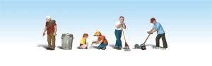 HO Lawn Workers 